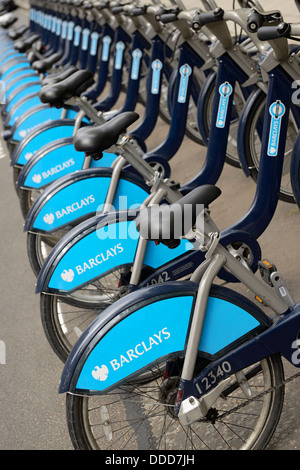 Barclays-Zyklus Boris Leihräder an eine Docking-Station, London, England, UK. Stockfoto