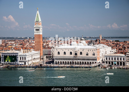 In Venedig, der Markusplatz entfernt, der Dogenpalast und ein Teil der Lagune.  Ein Venise, la Ort St. Marc, le Palais des Dogen. Stockfoto