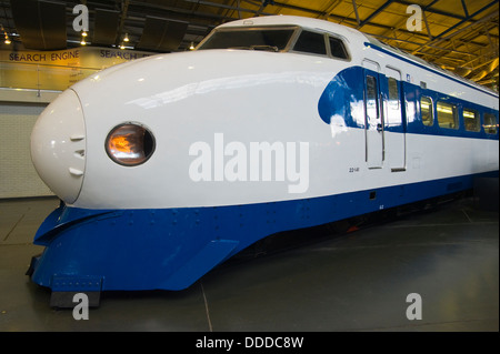 Shinkansen-Hochgeschwindigkeitszug ausgestellt im National Railway Museum in der Stadt York North Yorkshire England UK Stockfoto