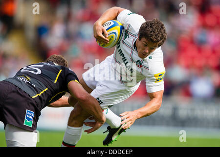 LEICESTER, UK - Samstag, 31. August 2013. Leicesters Anthony Allen angegangen wird, während das Vorbereitungsspiel zwischen Leicester Tigers und Ulster spielte an der Welford Road, Leicester. Bildnachweis: Graham Wilson/Alamy Live-Nachrichten Stockfoto