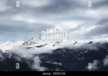 Trübe Sonnenaufgang über Dolomiten. Italienischen Dolomiten Stockfoto