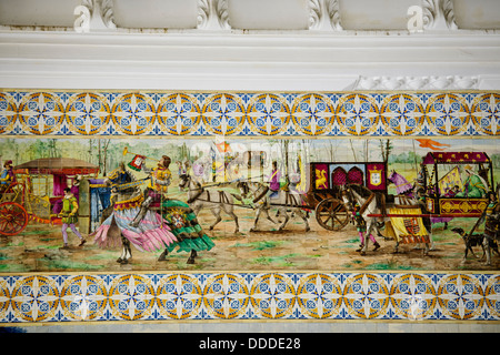 Bahnhof Darstellung "Azulejos", Fliesen von historischen Szenen, gebaut auf der alten Seite eines Klosters. Porto, Porto, Portugal Stockfoto