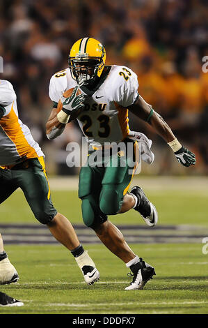 Manhattan, Kansas, USA. 30. August 2013. August 30,2013: North Dakota State Bison Runningback John Crockett #23 in Aktion während der NCAA Football-Spiel zwischen North Dakota und Kansas Zustand; Bill Snyder Family-Stadion in Manhattan, Kansas. Kendall Shaw/CSM/Alamy Live-Nachrichten Stockfoto