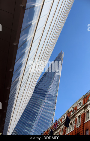 Die Basis der Shard office Entwicklung bei der London Bridge, nach oben in einem Winkel, London, UK Stockfoto