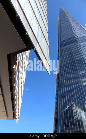 Die Basis der Shard office Entwicklung bei der London Bridge, nach oben in einem Winkel, London, UK Stockfoto