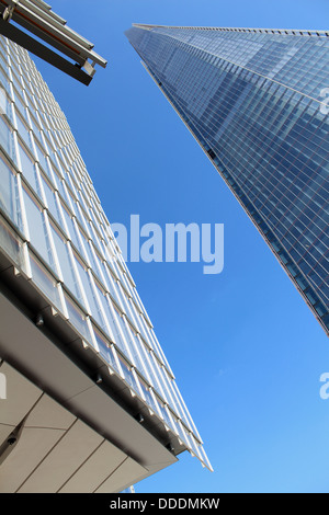 Die Basis der Shard office Entwicklung bei der London Bridge, nach oben in einem Winkel, London, UK Stockfoto