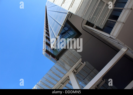 Die Basis der Shard office Entwicklung bei der London Bridge, nach oben in einem Winkel, London, UK Stockfoto