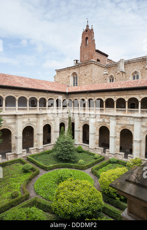 Kreuzgang des Parador de León - León, Kastilien und León, Spanien Stockfoto