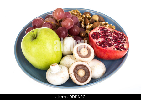 Gemischte Platte mit frischem Obst und Gemüse für eine gesunde Fettarme Ernährung Stockfoto