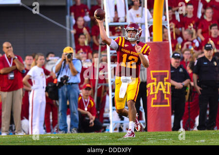 31. August 2013 - Ames, Iowa, Vereinigte Staaten von Amerika - 31. August., 2013: Iowa State University Quartal zurück Sam Richardson in Aktion während der NCAA Football-Spiel zwischen den Iowa State Zyklonen und Northern Iowa Panthers im Jack Trice Stadium in Ames, Iowa... KE-Lu/CSM Stockfoto