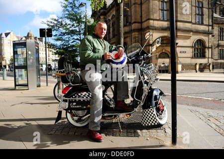 MOD-Roller Fahrer, Sheffield Stadtzentrum, England. Stockfoto