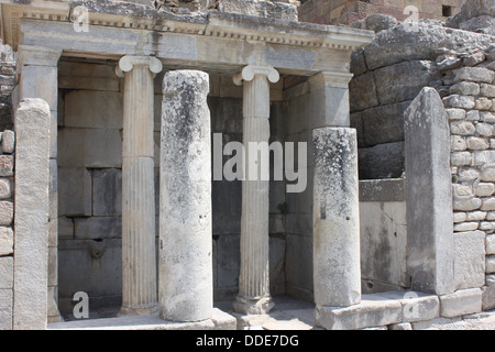 Hellenistischen Trinkbrunnen vor dem Amphitheater in Ephesus in der Türkei. Stockfoto