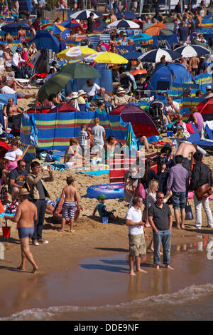 Bournemouth, UK Samstag, 31. August 2013. Eine gemeldete 404.000 Menschen strömten ans Meer zu beobachten am dritten Tag des Bournemouth Air Festival und das warme sonnige Wetter zu genießen. Stockfoto