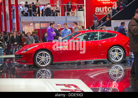 Genf - 8. März: Der Ferrari ff auf der 81. Internationalen Automobil-Ausstellung Palexpo in Genf am 8. März 2011 in Genf, Schweiz. Stockfoto