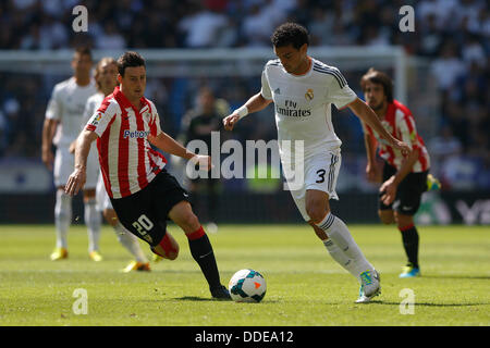 01.09.2013. Madrid, Spanien. Real Madrid CF Vs Athletic Club de Bilbao (3: 1) im Santiago Bernabeu Stadion. Das Bild zeigt Kepler Laveran Pepe (portugiesische/brasilianische Verteidiger von Real Madrid) und Aritz Aduriz Zubeldia (spanische Verteidiger von Athletic) Stockfoto