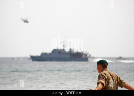 Royal Marines Commando Kommandos durchführen Strand Angriff am letzten Tag des Bournemouth Air Festival: Carolyn Jenkins/Alamy Live News Stockfoto