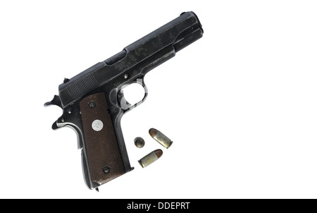 Ein Colt 45 Modell 1911 mit einigen Kugeln Stockfoto