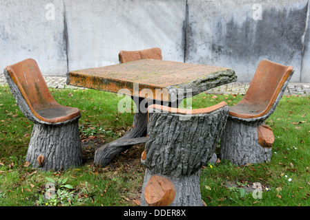 Möbel aus Baum für den Außenbereich. Stockfoto