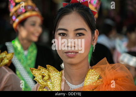 Frauen in ein fest für die Initiation der jungen Mönche Mandalay Myanmar Stockfoto