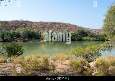 Kunene ist in Namibia die Grenze Fluss mit Angola Stockfoto