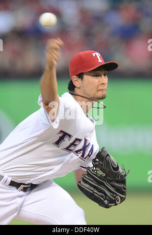 Yu Darvish (Rangers), 30. August 2013 - MLB: Yu Darvish der Texas Rangers Stellplätze während der Major League Baseball Spiel gegen die Minnesota Twins bei Rangers Ballpark in Arlington in Arlington, Texas, Vereinigte Staaten von Amerika. (Foto: AFLO) Stockfoto