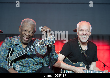 LINCOLN, CA - 30 August: BB King (R) mit Peter Frampton zur Unterstützung Framptons Gitarre Circus Tour im Thunder Valley führt Stockfoto