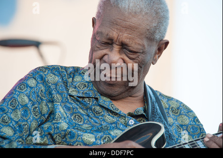 LINCOLN, CA - 30 August: BB King führt zur Unterstützung Framptons Gitarre Circus Tour im Thunder Valley Casino Resort in Lincoln Stockfoto