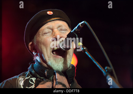 LINCOLN, CA - 30 August: Richard Thompson (R) führt mit Peter Frampton zur Unterstützung Framptons Gitarre Circus Tour am Thunde Stockfoto