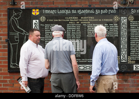 Garten-ein Denkmal und ein Denkmal für die Clonard in West Belfast Keps die Erinnerung an den Tod 1969 in Bombay Street Märtyrer Stockfoto