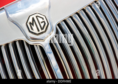 1950 MG Sportwagen vorne Chrom Grill und Abzeichen Marque Nahaufnahme Stockfoto