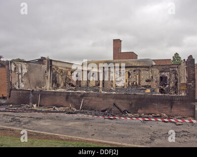 Leyland, Lancashire, UK, 2. September 2013. Nachwirkungen des verheerenden Brand bei Leyland St. Mary's Catholic Technik College. © Sue Burton/Alamy News Stockfoto