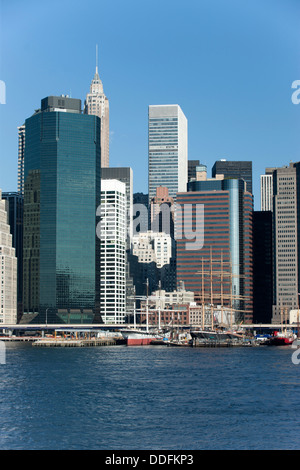 EAST RIVER DOWNTOWN MANHATTAN SKYLINE NEW YORK CITY USA Stockfoto