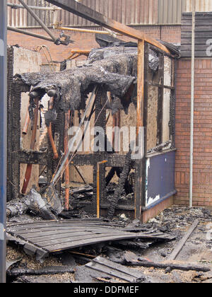 Leyland, Lancashire, UK, 2. September 2013. Nachwirkungen des verheerenden Brand bei Leyland St. Mary's Catholic Technik College. © Sue Burton/Alamy News Stockfoto