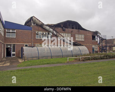 Leyland, Lancashire, UK, 2. September 2013. Nachwirkungen des verheerenden Brand bei Leyland St. Mary's Catholic Technik College. © Sue Burton/Alamy News Stockfoto