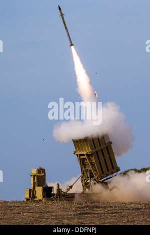 Mit der Zunahme der Spannungen in Syrien hat Israel Iron Dome Einheiten um Nordisrael aus syrischen Raketen schützen umgeschichtet. Stockfoto