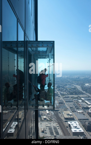 OBSERVATION DECK FENSTER JOHN HANCOCK CENTER TOWER (© BRUCE GRAHAM / SOM 1969) DOWNTOWN CHICAGO ILLINOIS USA Stockfoto