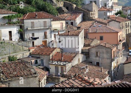 Häuser, Pietrapertosa Dorf, Basilikata, Süditalien. In Gallipoli Cognato Nationalpark. Dolomiti Lucane Bergkette. Stockfoto