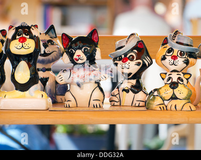 Flohmarkt in Gloucester Green, zentrale Oxford - Keramik Katzen 1 Stockfoto