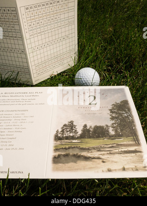 Golfausrüstung und Scorecard für Pinehurst Nr. 2, USA Stockfoto