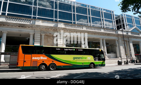 Ein London-EasyBus geparkt in der Nähe von Victoria Coach Station London England UK Stockfoto