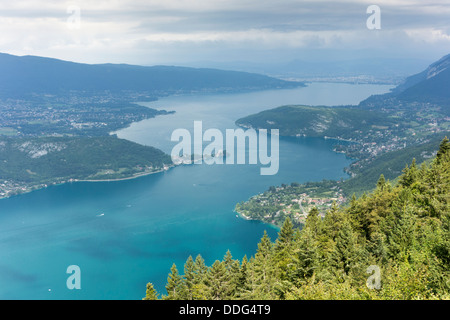 Ansicht von Gewitterwolken über Stadt Annecy, vom südlichen Ende des Lac d ' Annecy, Frankreich Stockfoto