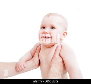 Niedliches glückliches Baby lachen, gehalten von seinem Vater Stockfoto