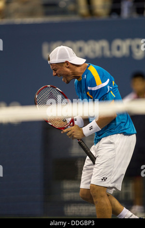 Lleyton Hewitt (AUS) im Wettbewerb um die 2013 US Open Tennis Championships. Stockfoto