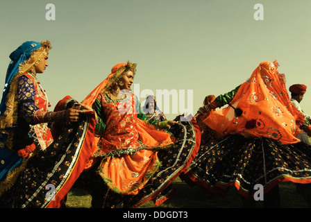 Künstler, die Durchführung von traditionellen Rajasthan-Volkstanz in Jaipur, Rajasthan, Indien Stockfoto