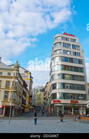 Soukenne Namesti Platz mit Dům Obuvi Baťa der funktionalistischen Bata-Shop (1932) von Vladimír Karfík Liberec Tschechien Europa Stockfoto