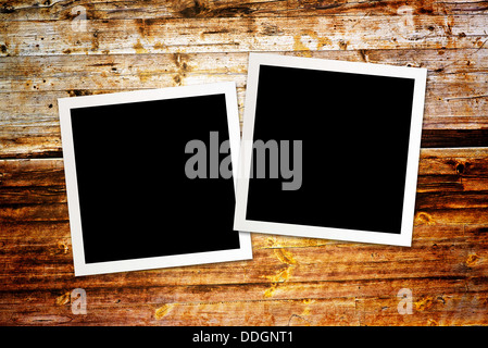 Leere Bilderrahmen über einen hölzernen Hintergrund Stockfoto