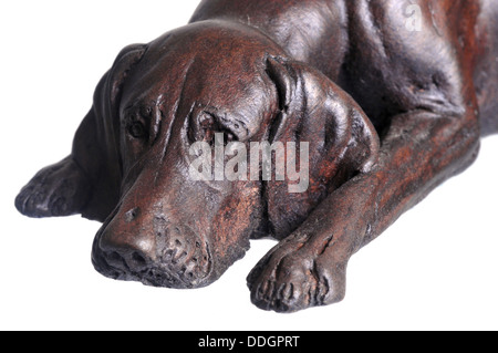 Makroaufnahme der Weimaraner Figur isoliert auf weiss Stockfoto