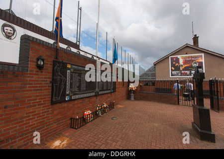 Garten-ein Denkmal und ein Denkmal für die Clonard in West Belfast Keps die Erinnerung an den Tod 1969 in Bombay Street Märtyrer Stockfoto