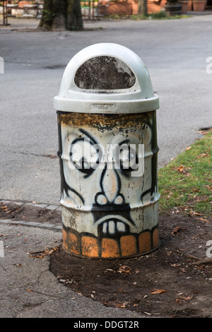 Mülltonne, Parc des Bastions, Genf, Schweiz Stockfoto