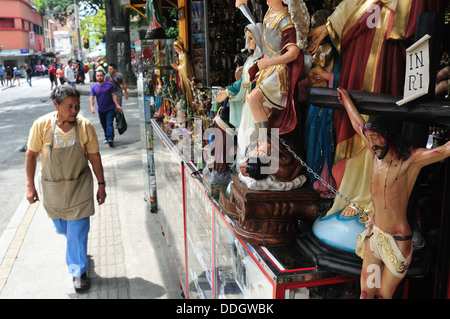 Shop Verkauf religiös - Plaza Bolivar in MEDELLIN. Abteilung von Antioquia. Kolumbien Stockfoto